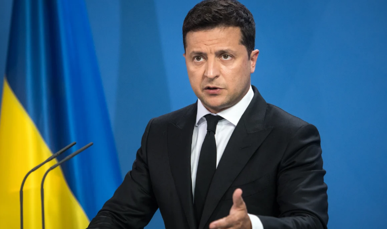 رئيس أوكرانيا يعود لقصره علناً ويوجه رسالة لحلف الناتو